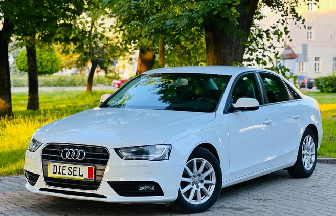 Audi A4 cena 47900 przebieg: 204535, rok produkcji 2013 z Ząbki małe 742